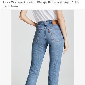 Light Wash Blue Jeans with Classic Back Pockets